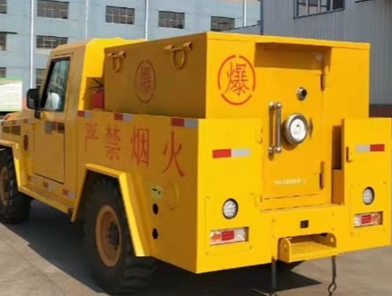 翁田镇凯龙爆破器材运输车：保障爆破任务的安全运行